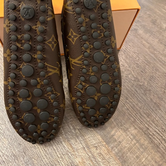 BRAND NEW! LOUIS VUITTON MONOGRAM LOAFERS SIZE M38! NEVER WORN! - Picture 2 of 8